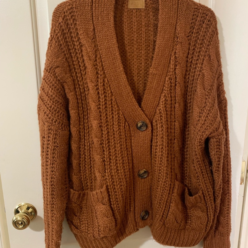 POL woman’s three button heavy cable knit sweater size small